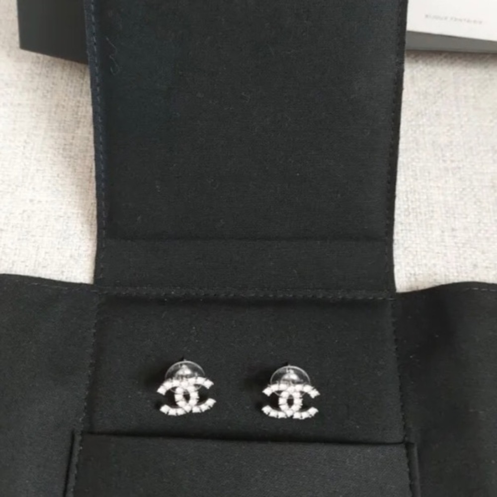 COPY - Chanel crystal CC earrings